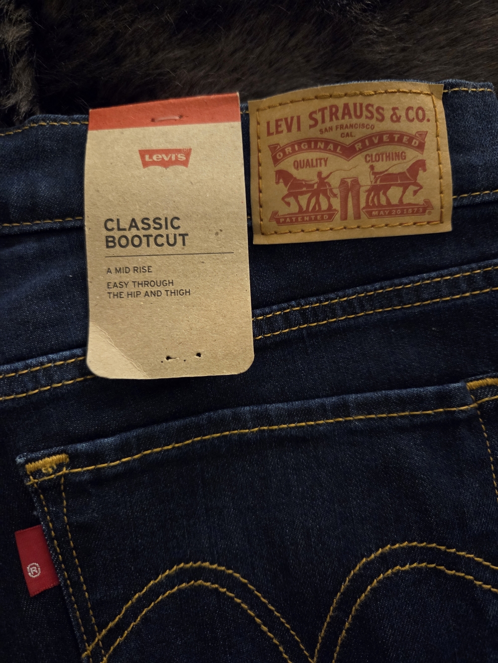 Levi's Women Bootcut Jeans in Dark Indigo with Contrast Stitching